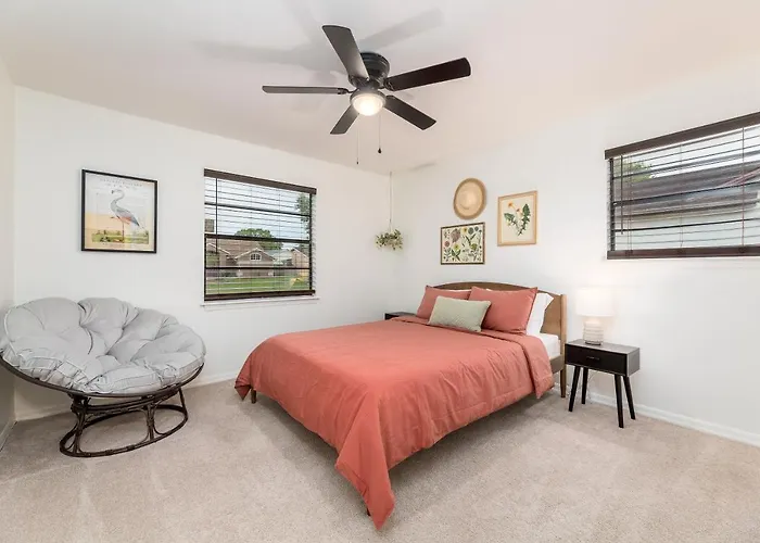 Heated Pool, Game Room & 4Bdrm - Bay Bungalow